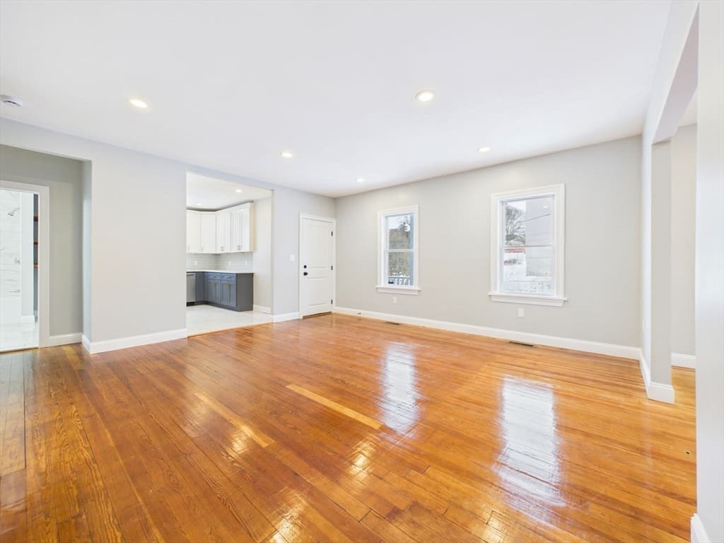 542 King Philip St, Fall River MA 02724 photo 16