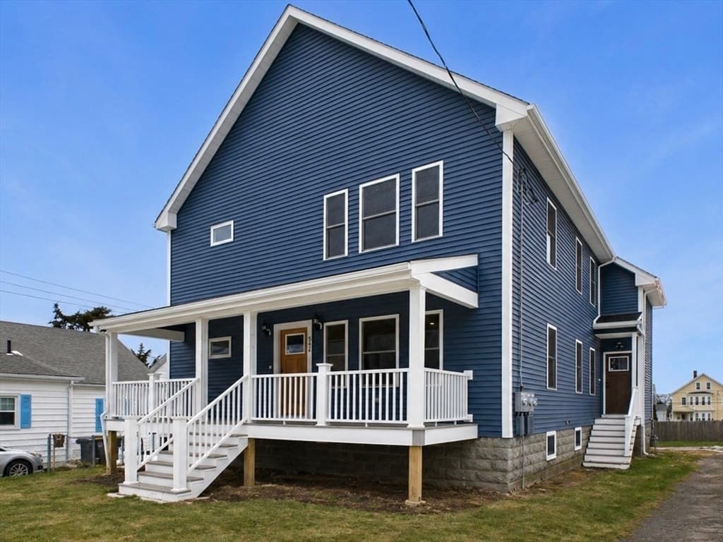 542 King Philip St, Fall River MA 02724