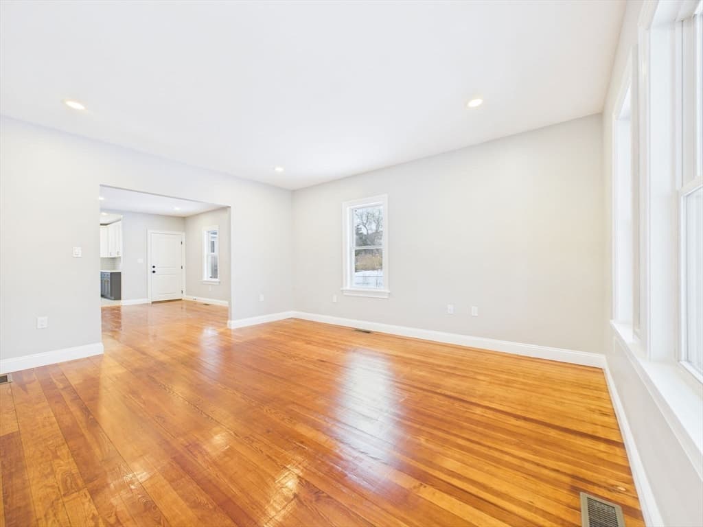 542 King Philip St, Fall River MA 02724 photo 14