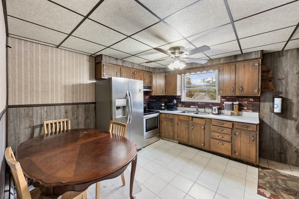 Single Family Residence at 6 Harrington Way, Worcester MA 01604, photo 13 of 17