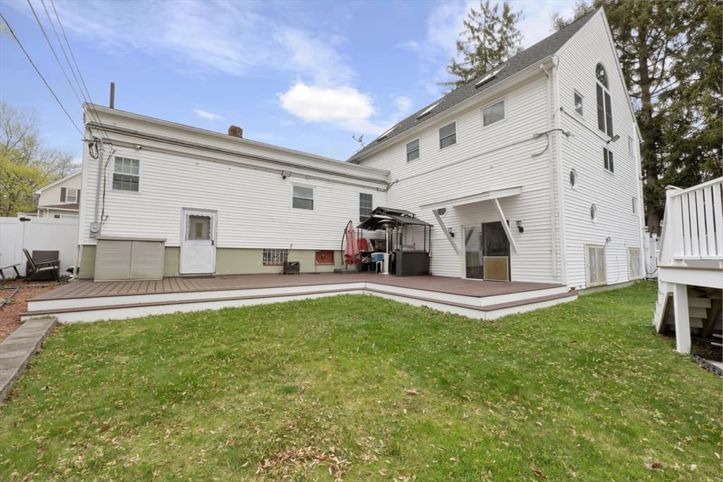 Single Family Residence at 6 Harrington Way, Worcester MA 01604, photo 16 of 17