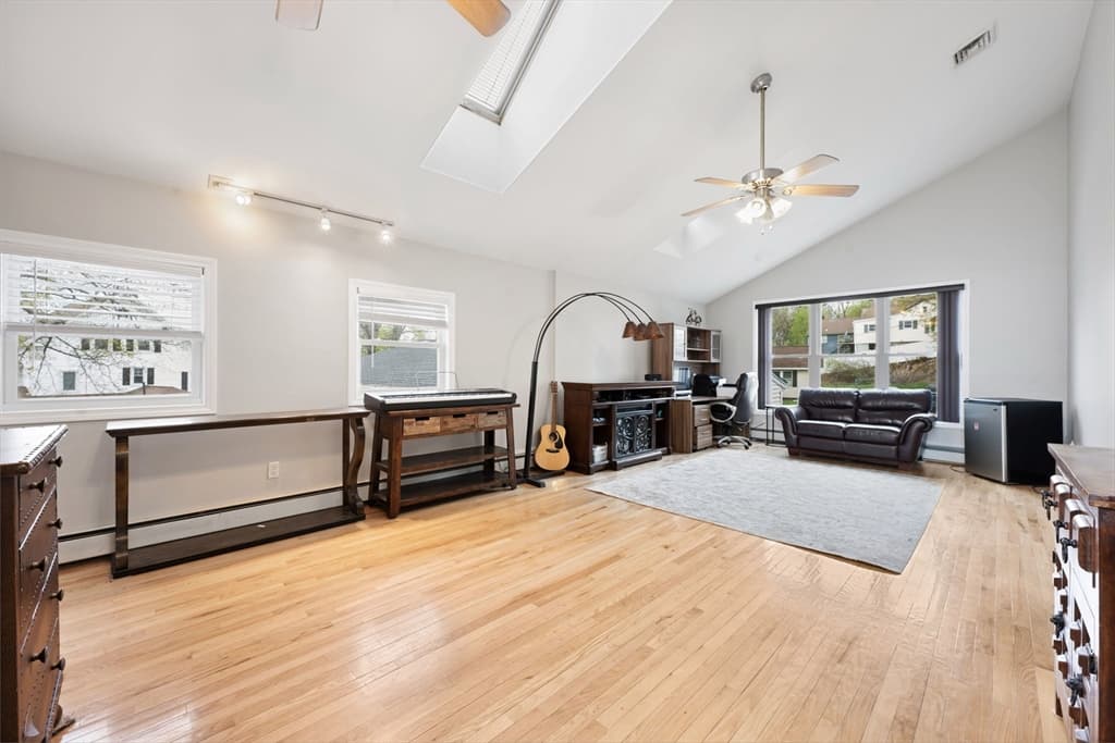 Single Family Residence at 6 Harrington Way, Worcester MA 01604, photo 3 of 17
