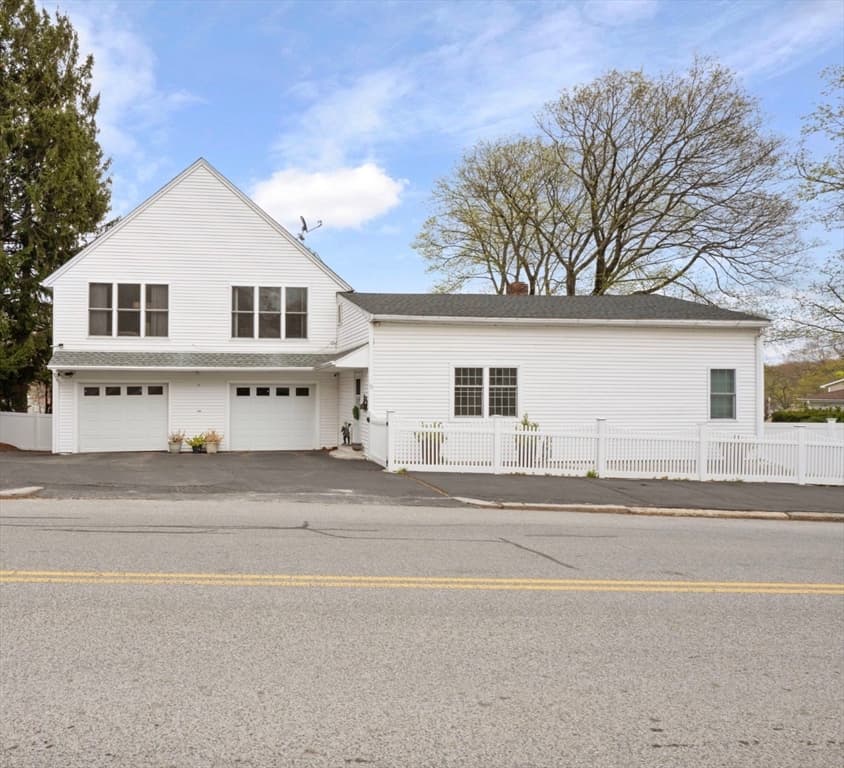 6 Harrington Way, Worcester MA 01604