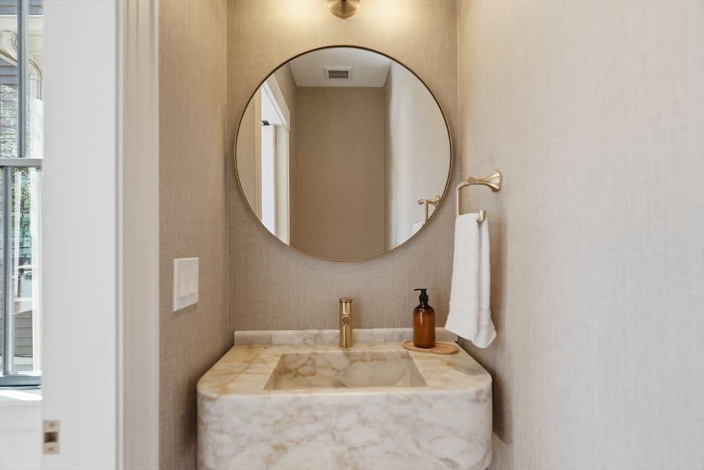 Single Family Residence at 9 Mt Auburn St, Cambridge MA 02138, Cambridge, photo 12 of 33