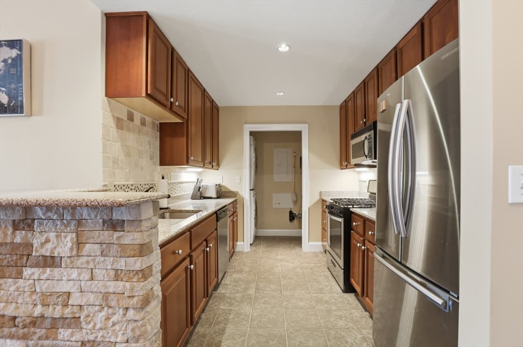 Condominium at 36 Village Rd # 714, Middleton MA 01949, Middleton, photo 7 of 24