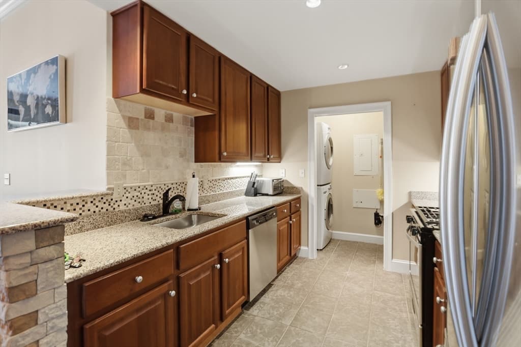 Condominium at 36 Village Rd # 714, Middleton MA 01949, Middleton, photo 8 of 24