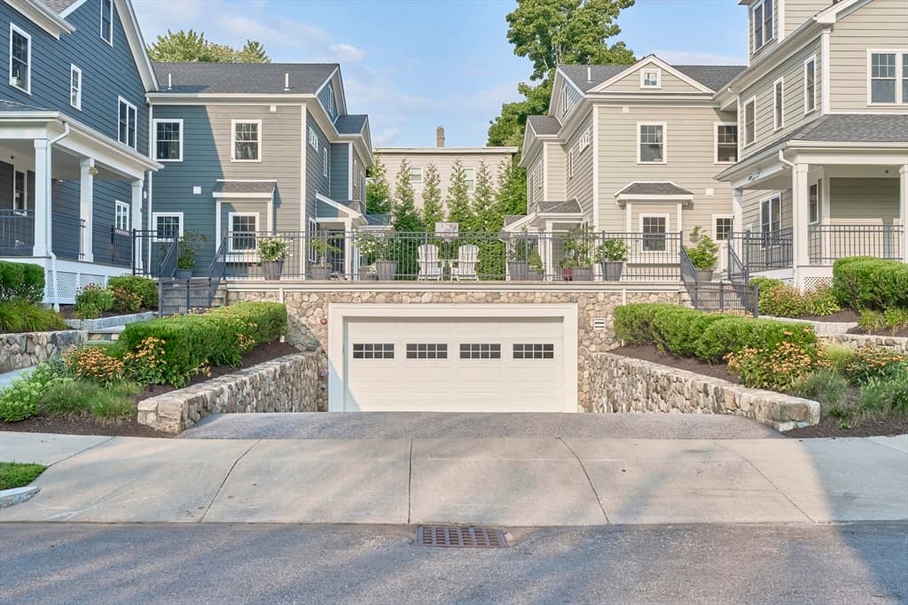 20 Dalby St # 20, Newton MA 02458