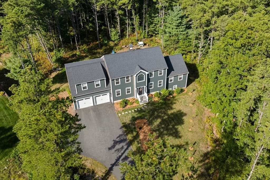 17 Pond Edge Trl, Wareham MA 02571