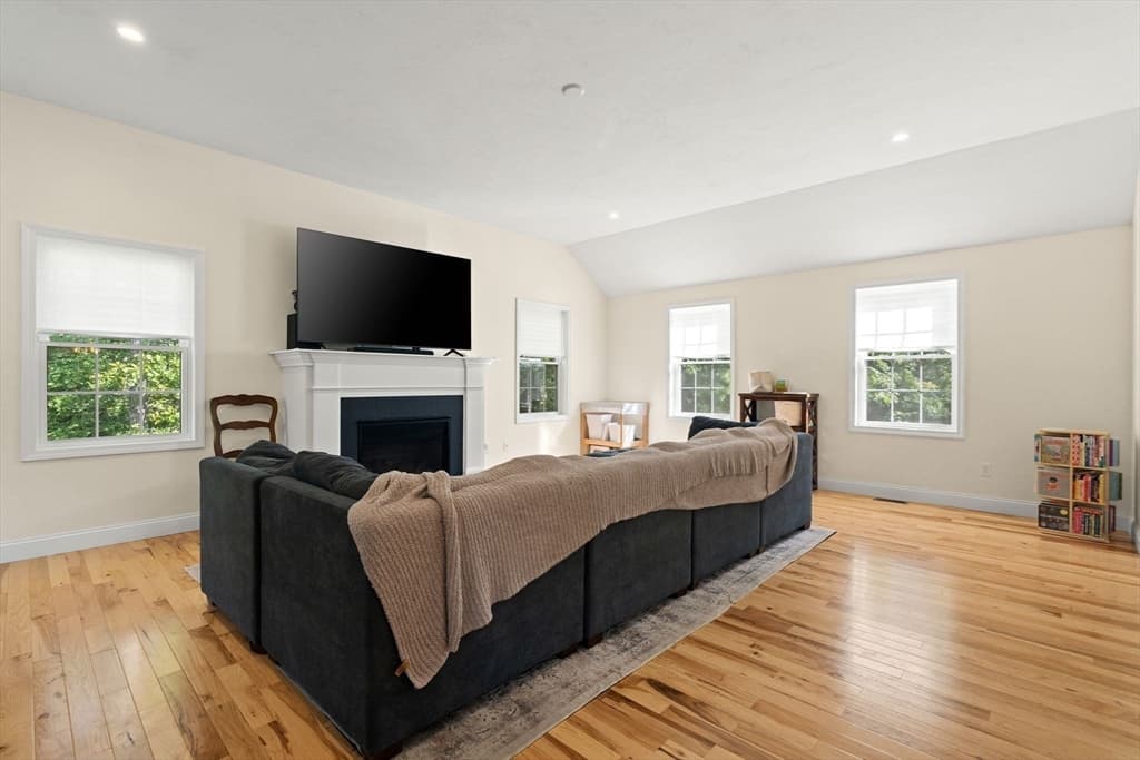 17 Pond Edge Trl, Wareham MA 02571 photo 11