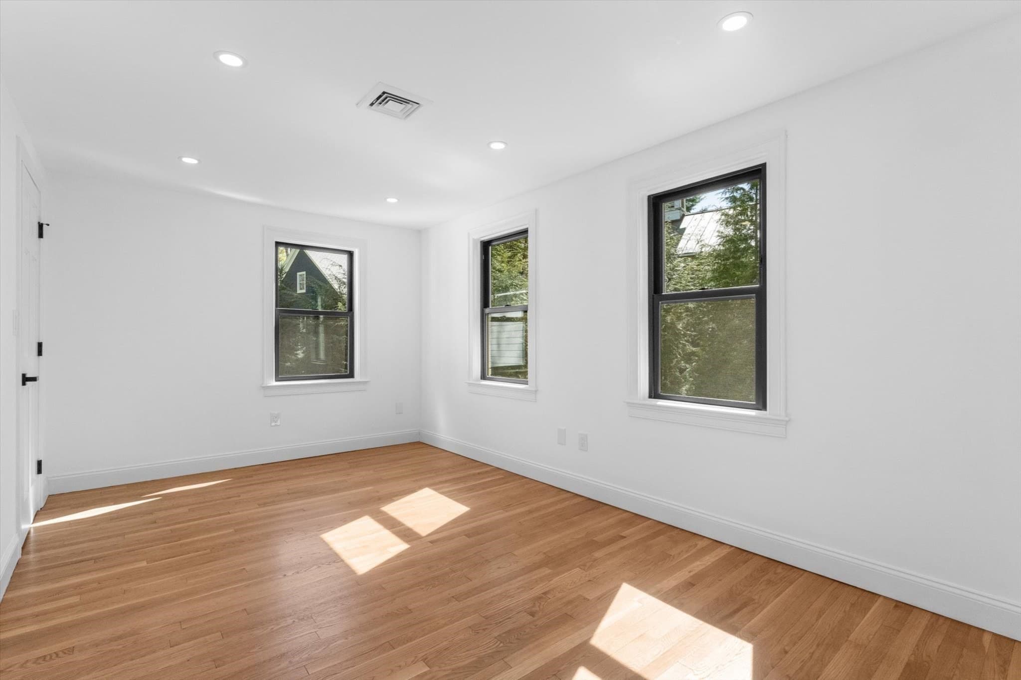 Single Family Residence at 7 Garden Rd, Wellesley MA 02481, photo 24 of 39