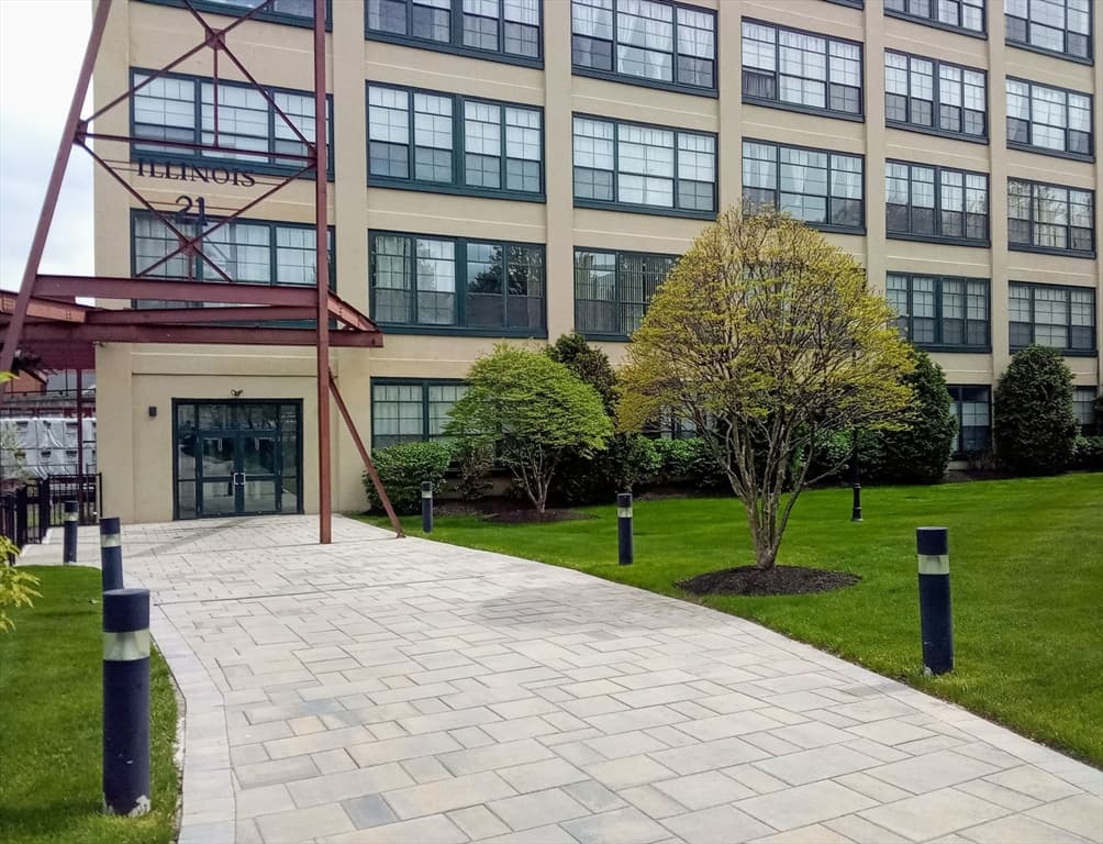 21 Illinois St # 202, Worcester MA 01610