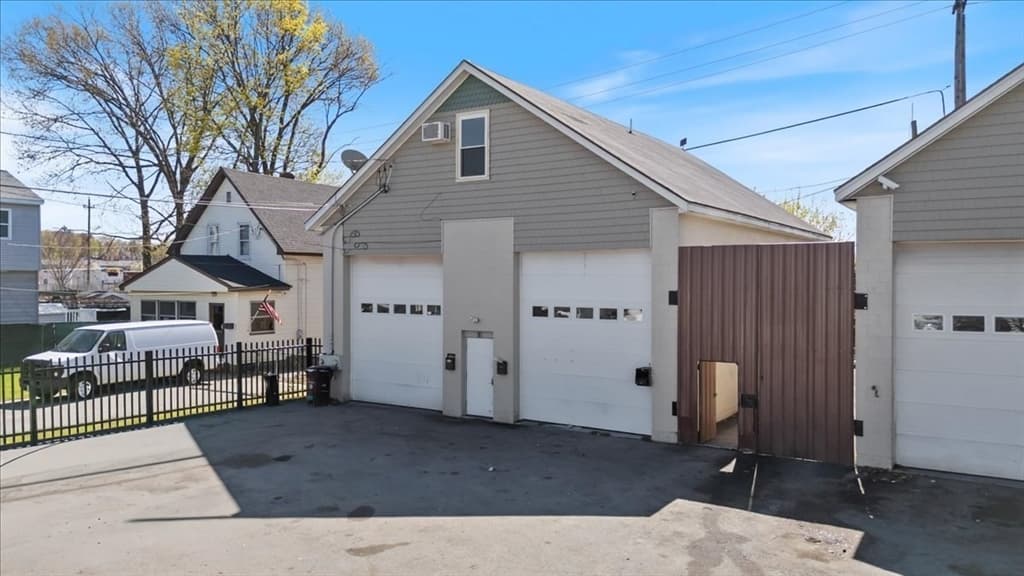 33 Garfield St, Lawrence MA 01843