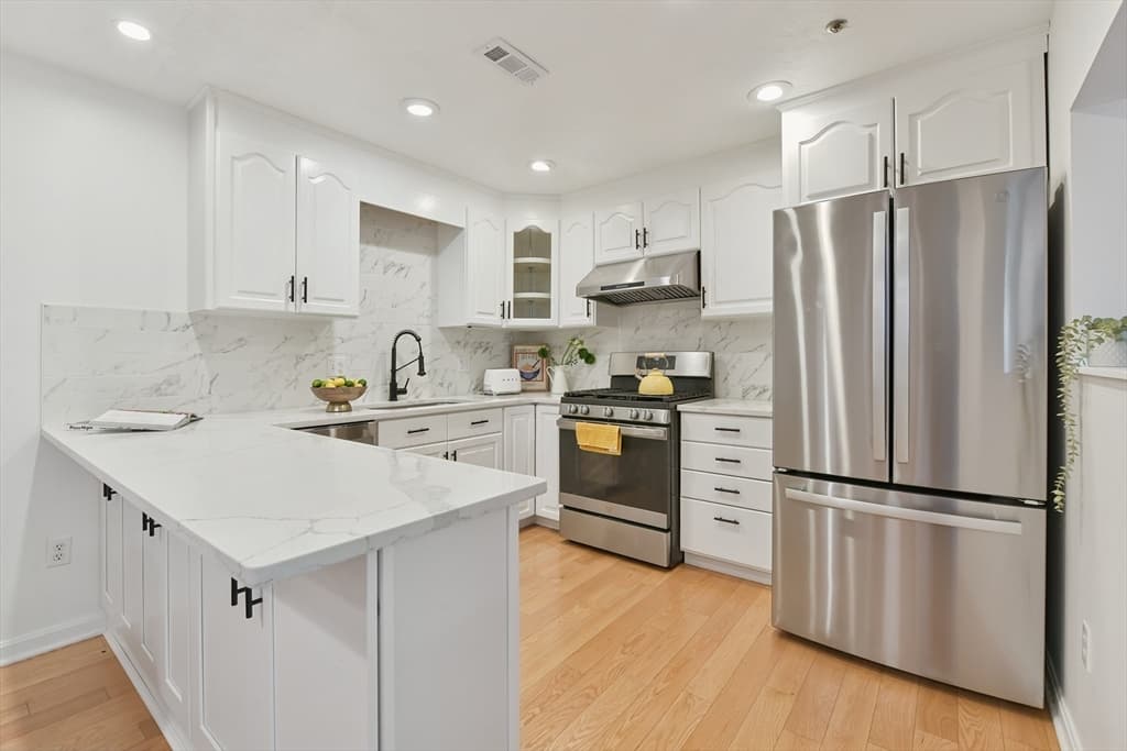 Condominium at 110 Coolidge Hill Rd # 2, Watertown MA 02472, photo 9 of 27