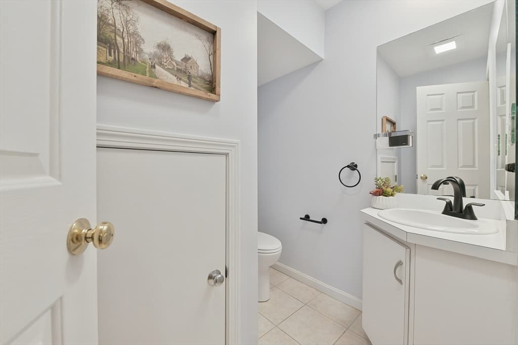Condominium at 110 Coolidge Hill Rd # 2, Watertown MA 02472, photo 14 of 27