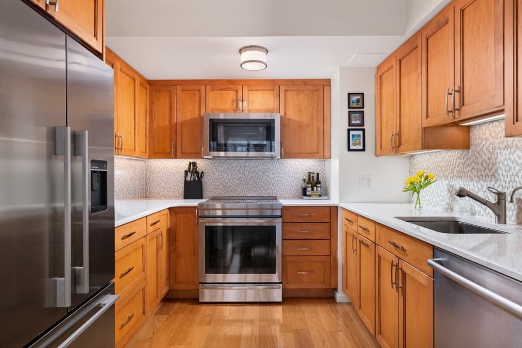 Condominium at 1731 Beacon St # 402, Brookline MA 02445, photo 6 of 14