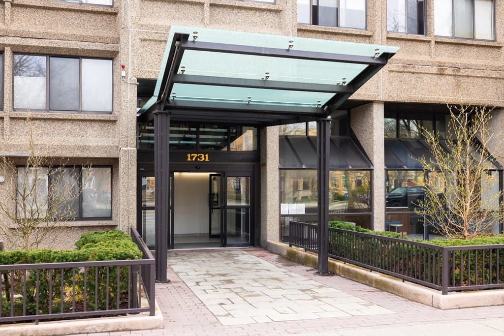 1731 Beacon St # 402, Brookline MA 02445