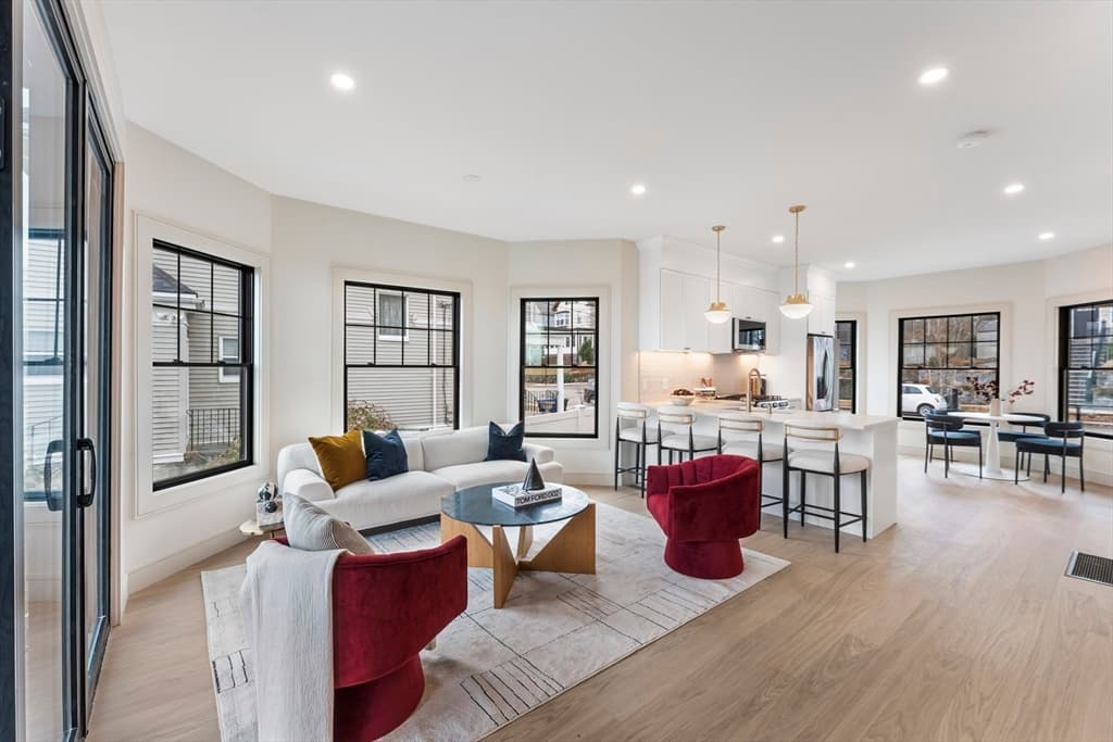 Multi Family at 142A Metropolitan, Boston MA 02131, photo 2 of 21