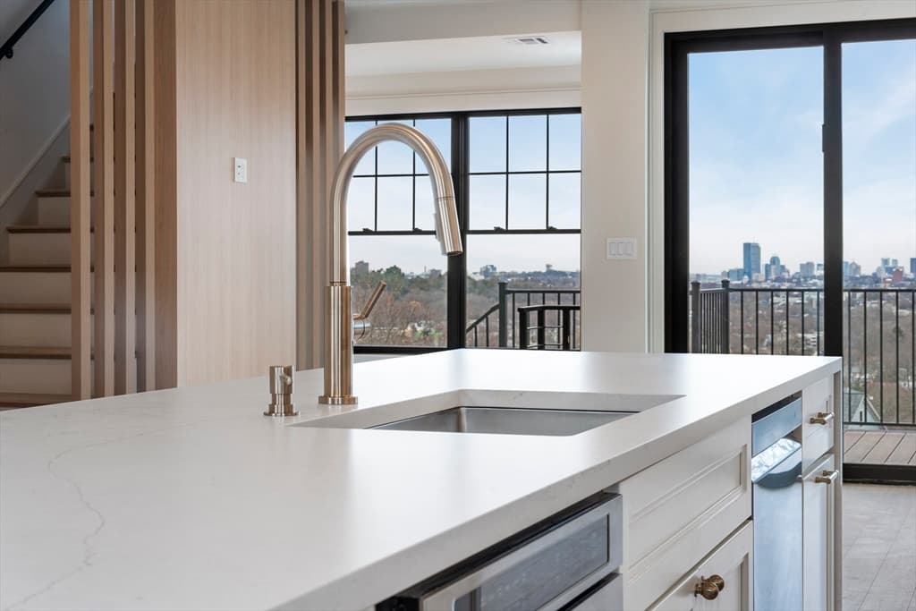 Multi Family at 142A Metropolitan, Boston MA 02131, photo 7 of 21