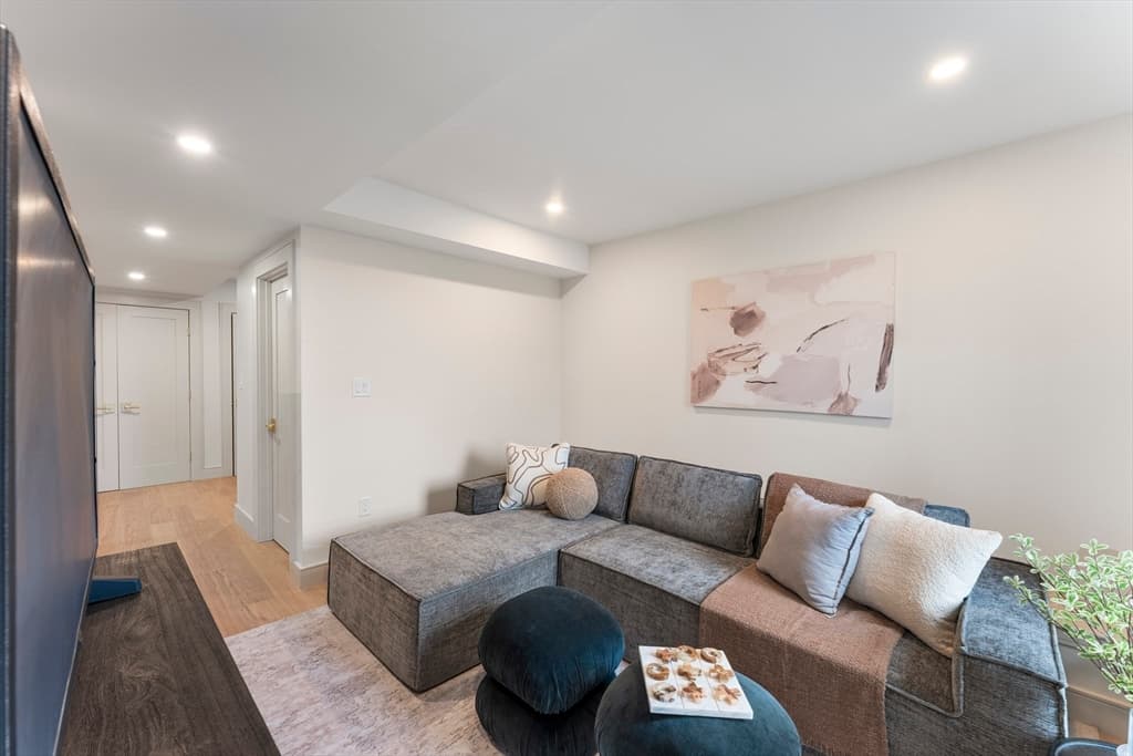 Multi Family at 142A Metropolitan, Boston MA 02131, photo 11 of 21