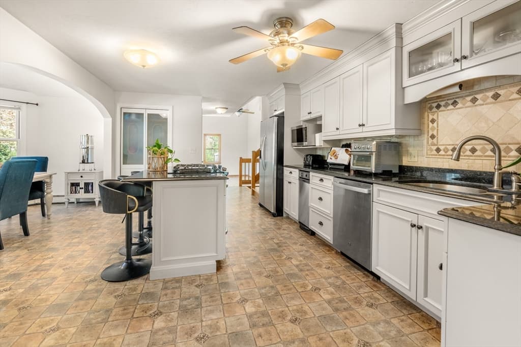 39 Leonard St, Carver MA 02330 photo 4