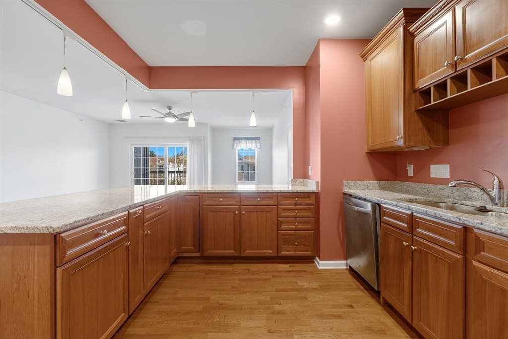 Condominium at 23 Augustus Court # 4003, Reading MA 01867, Reading, photo 16 of 42