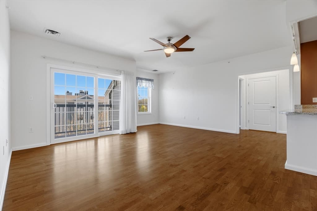 Condominium at 23 Augustus Court # 4003, Reading MA 01867, Reading, photo 7 of 42