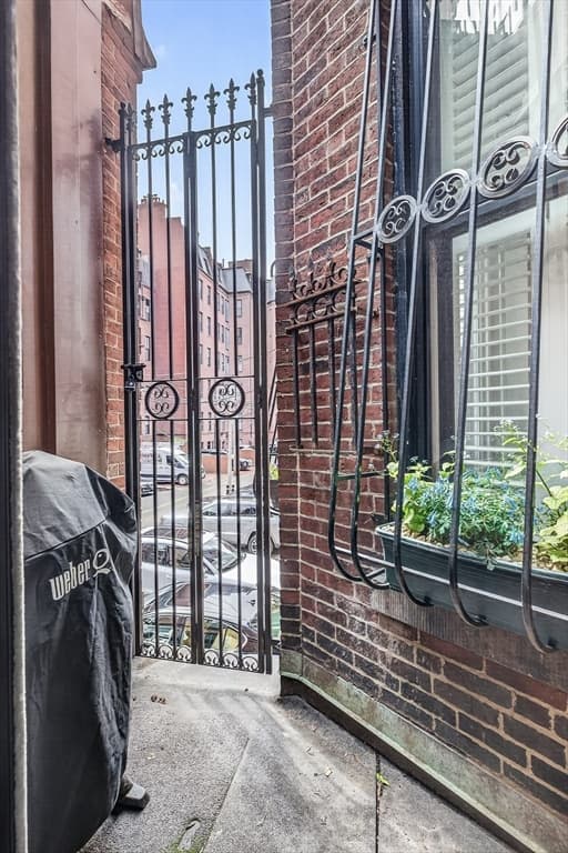 Condominium at 180 Marlborough St # 2, Boston MA 02116, photo 26 of 31
