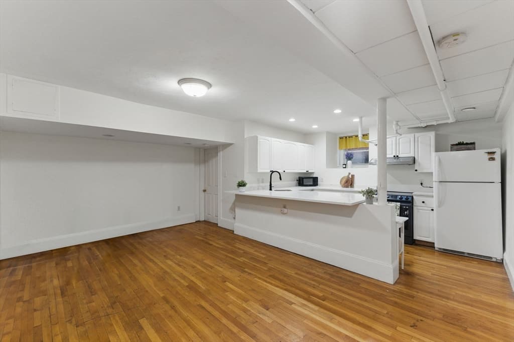 Condominium at 16 Garrison Rd # 7, Brookline MA 02445, photo 7 of 33
