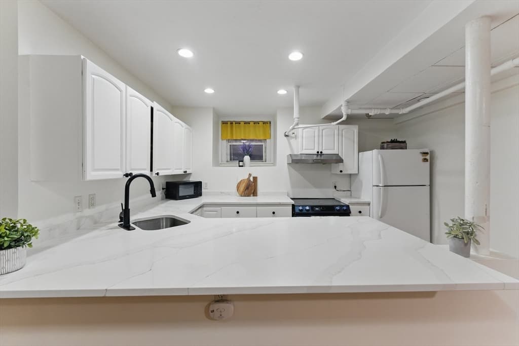 Condominium at 16 Garrison Rd # 7, Brookline MA 02445, photo 3 of 33