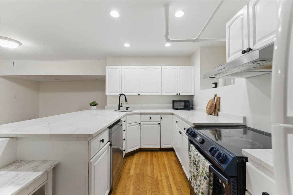 Condominium at 16 Garrison Rd # 7, Brookline MA 02445, photo 4 of 33