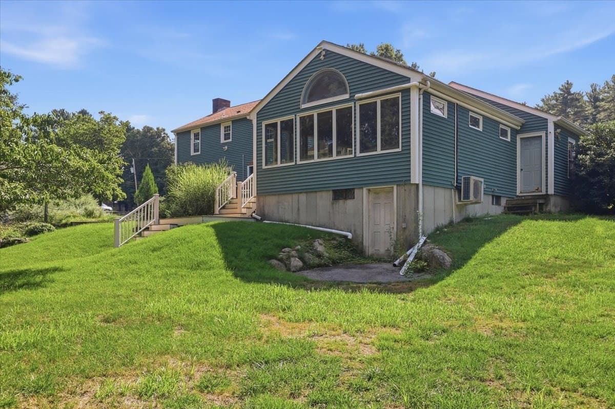 Single Family Residence at 10 Parker Dr, Freetown MA 02717, photo 2 of 18