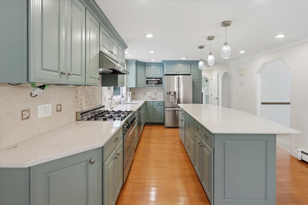 Single Family Residence at 10 Parker Dr, Freetown MA 02717, photo 12 of 18