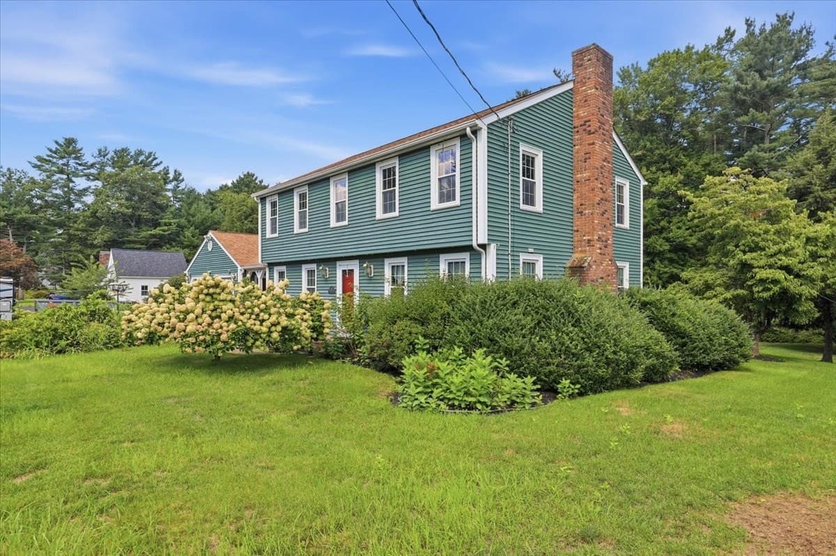 10 Parker Dr, Freetown MA 02717