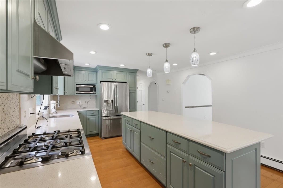 Single Family Residence at 10 Parker Dr, Freetown MA 02717, photo 14 of 18