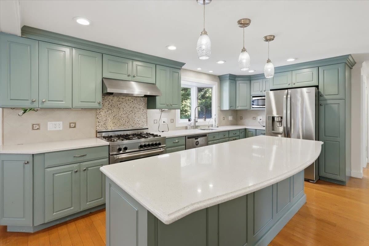 Single Family Residence at 10 Parker Dr, Freetown MA 02717, photo 4 of 18
