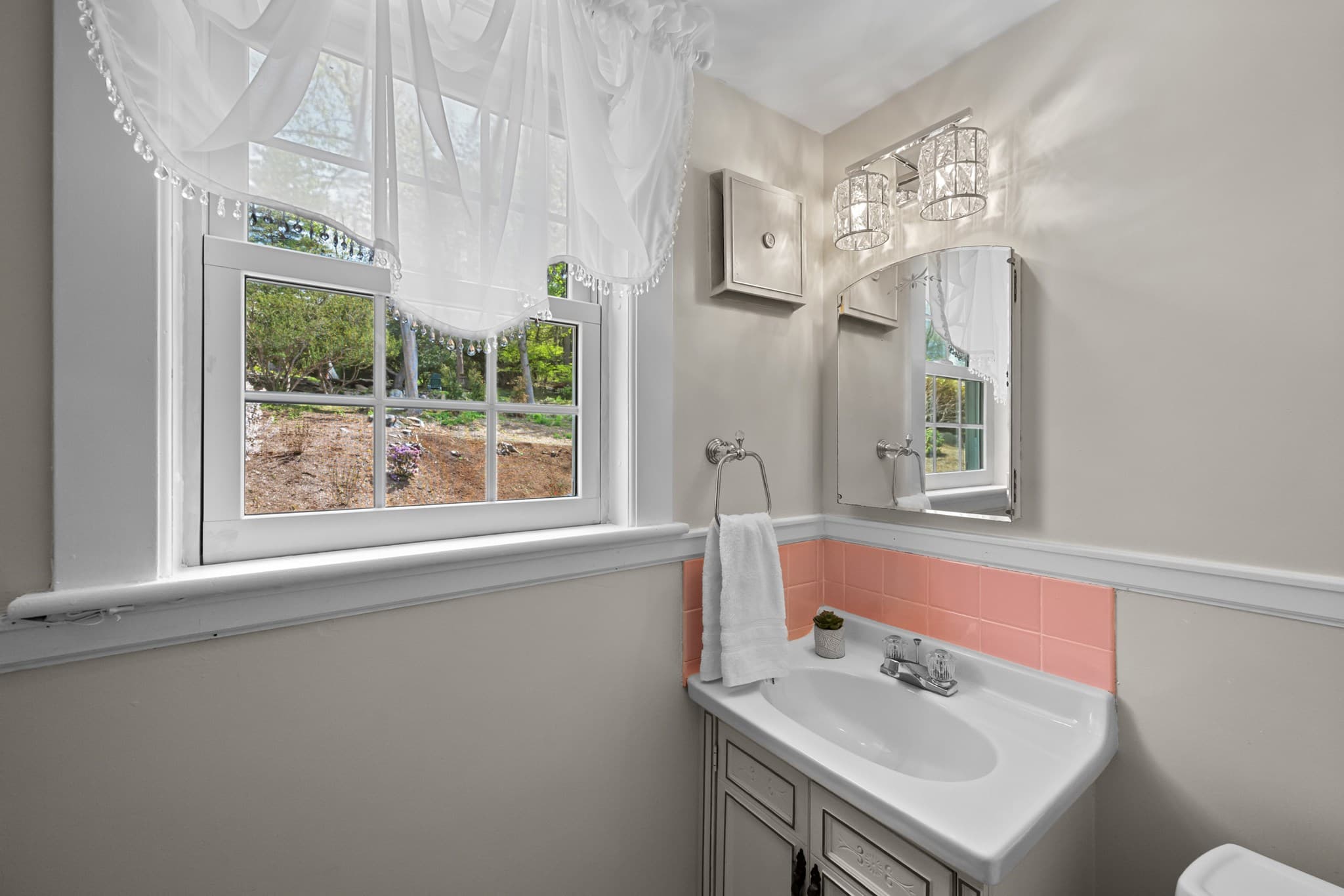 Single Family Residence at 20 Westwood Dr, Worcester MA 01609, Worcester, photo 21 of 41
