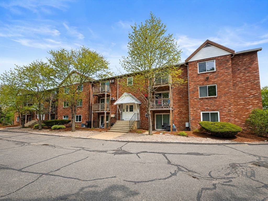 92 Sandwich Rd # 4D, Bourne MA 02532