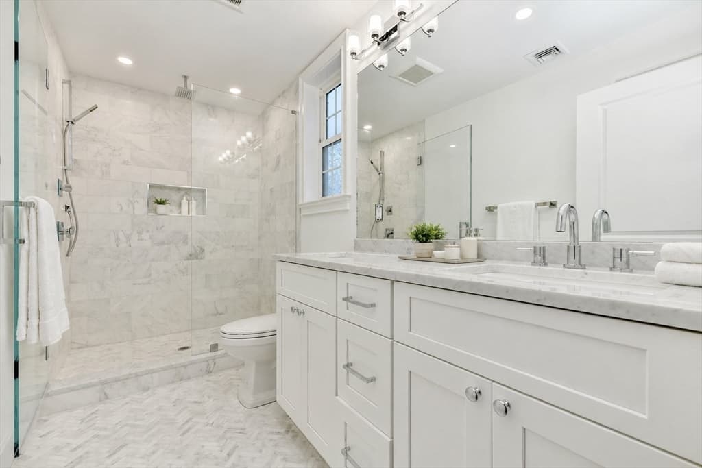 Condominium at 27 Suffolk St # 2, Chelsea MA 02150, Chelsea, photo 7 of 14