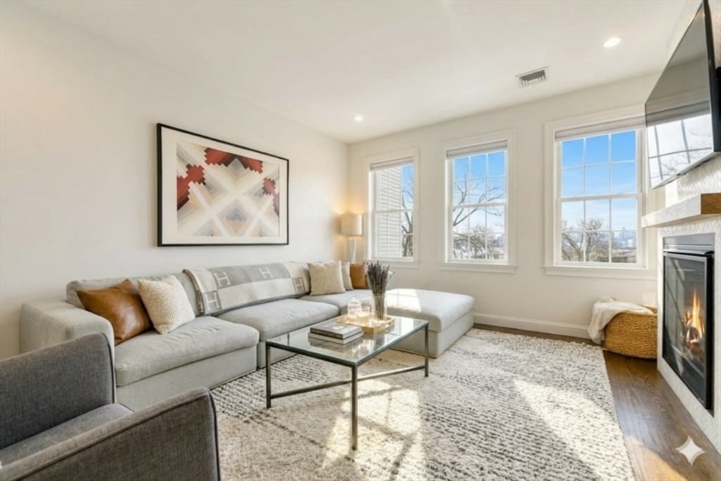Condominium at 27 Suffolk St # 2, Chelsea MA 02150, Chelsea, photo 3 of 14