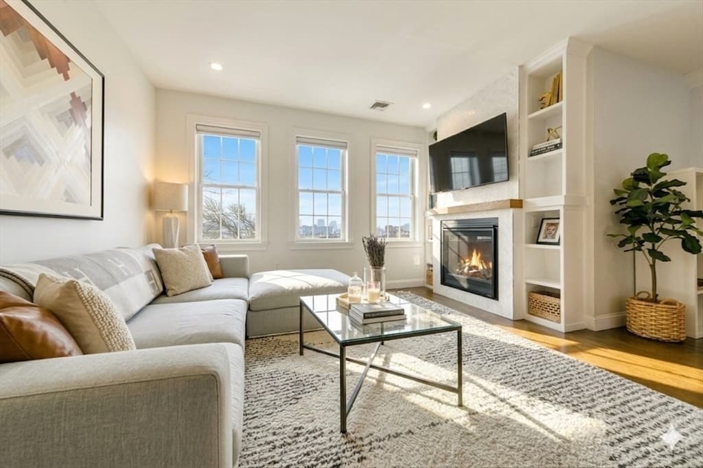 27 Suffolk St # 2, Chelsea MA 02150