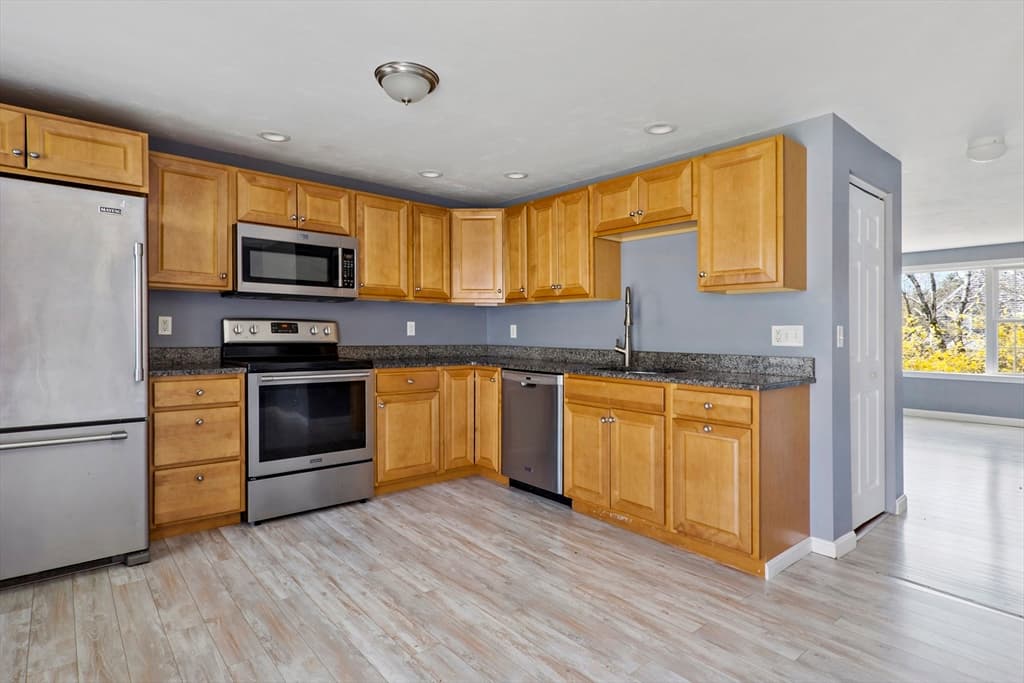 Condominium at 573 Carriage Shop Rd # G, Falmouth MA 02536, Falmouth, photo 6 of 25