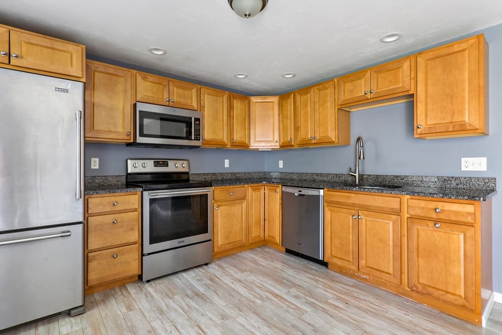 Condominium at 573 Carriage Shop Rd # G, Falmouth MA 02536, Falmouth, photo 7 of 25
