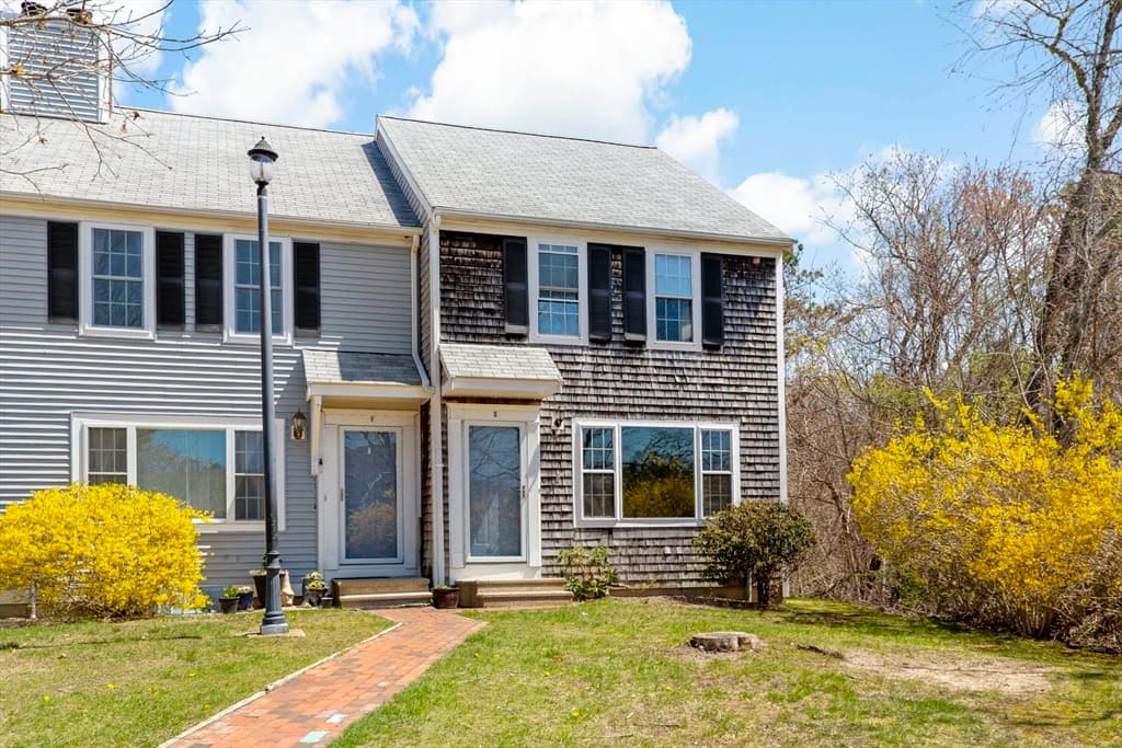 573 Carriage Shop Rd # G, Falmouth MA 02536