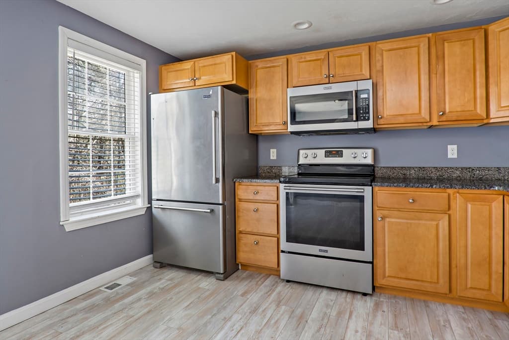 Condominium at 573 Carriage Shop Rd # G, Falmouth MA 02536, Falmouth, photo 8 of 25