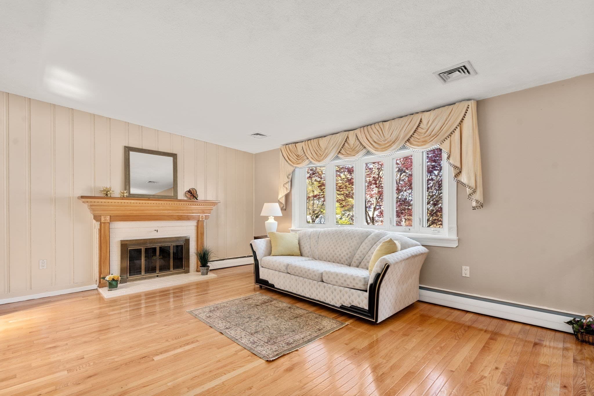 Single Family Residence at 164 Lockland Ave, Framingham MA 01701, photo 2 of 36