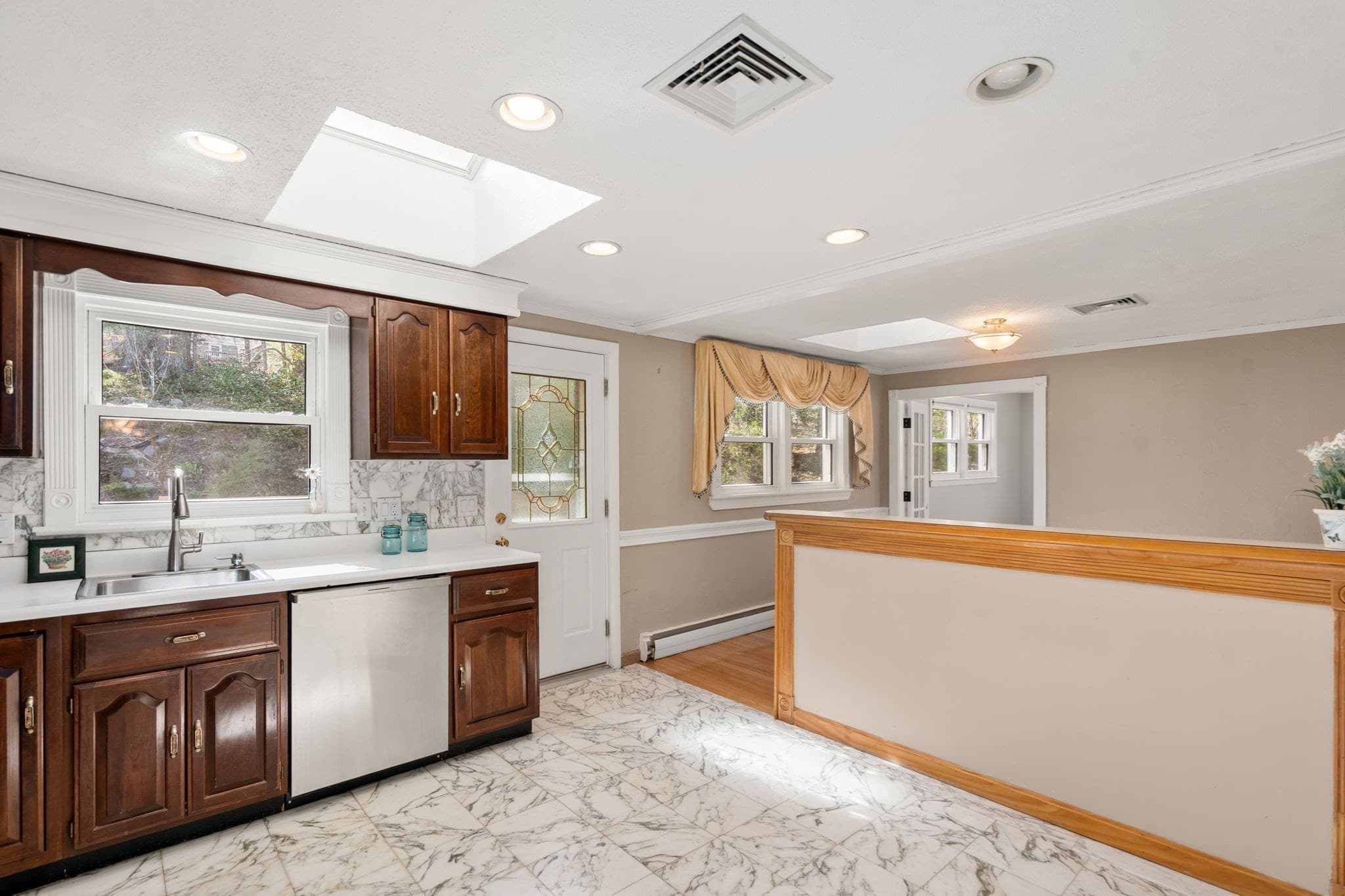 Single Family Residence at 164 Lockland Ave, Framingham MA 01701, photo 6 of 36