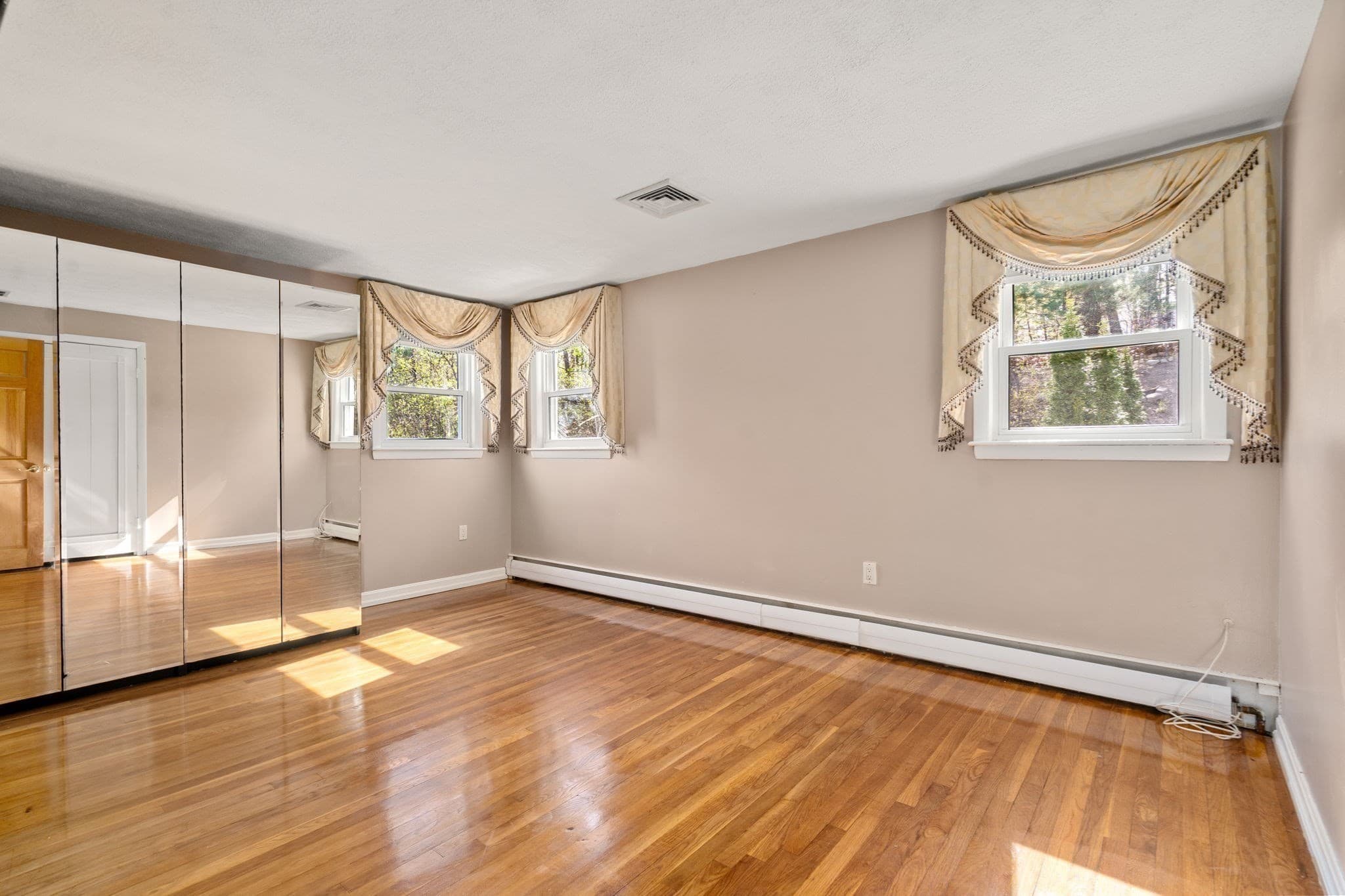 Single Family Residence at 164 Lockland Ave, Framingham MA 01701, photo 13 of 36