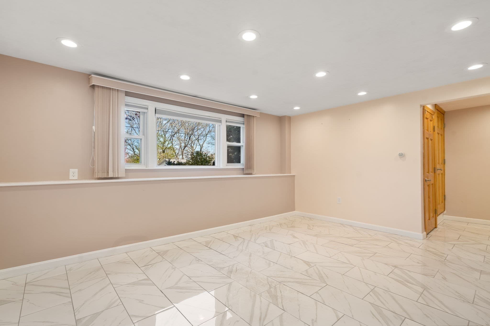 Single Family Residence at 164 Lockland Ave, Framingham MA 01701, photo 22 of 36