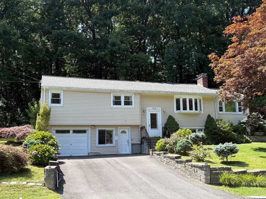 164 Lockland Ave, Framingham MA 01701