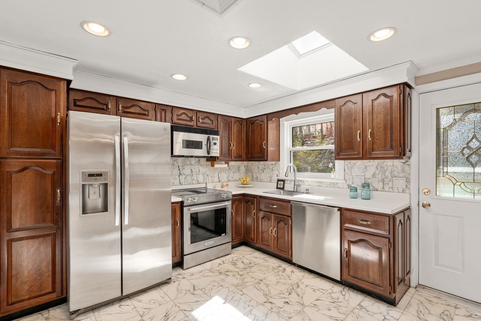 Single Family Residence at 164 Lockland Ave, Framingham MA 01701, photo 5 of 36